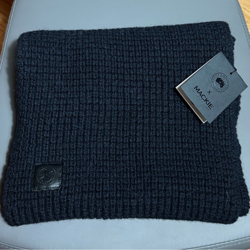Canada Goose x Mackie Waffle Infinity Loop Scarf Men’s